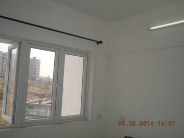 Room in 2 BHK Apartment at Royal Palms Diamond Isle Phase III, Goregaon East – for Rent