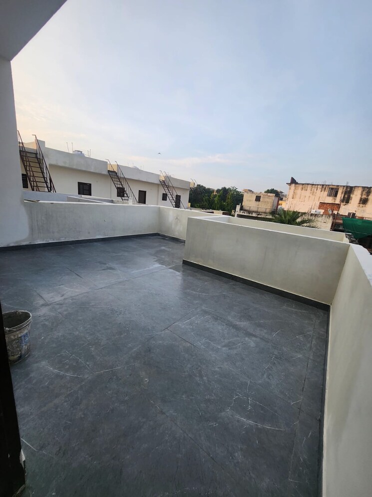 Terrace, kharar landran road 3 Bedroom 100 Sq.Yd. Villa In Kharar Landran Road Mohali 8005060