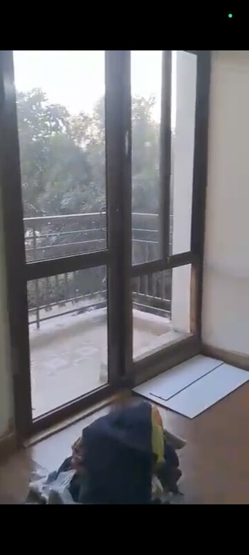 Room in 3 BHK Apartment at Vipul Lavanya, Sector 81 – for Rent