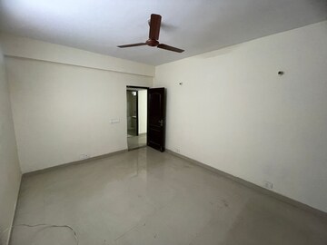 Room in 3.5 BHK Apartment at Ardee City The Residency, Sector 52 – for Rent