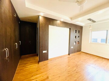 Room in 4 BHK Builder Floor at Ardee City, Sector 52 – for Rent