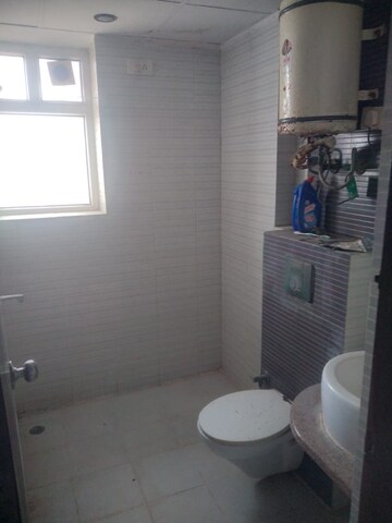 Bathroom in 2.5 BHK Builder Floor at Sector 32 – for Rent