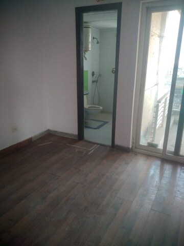 Master Bedroom in 2.5 BHK Builder Floor at Sector 32 – for Rent