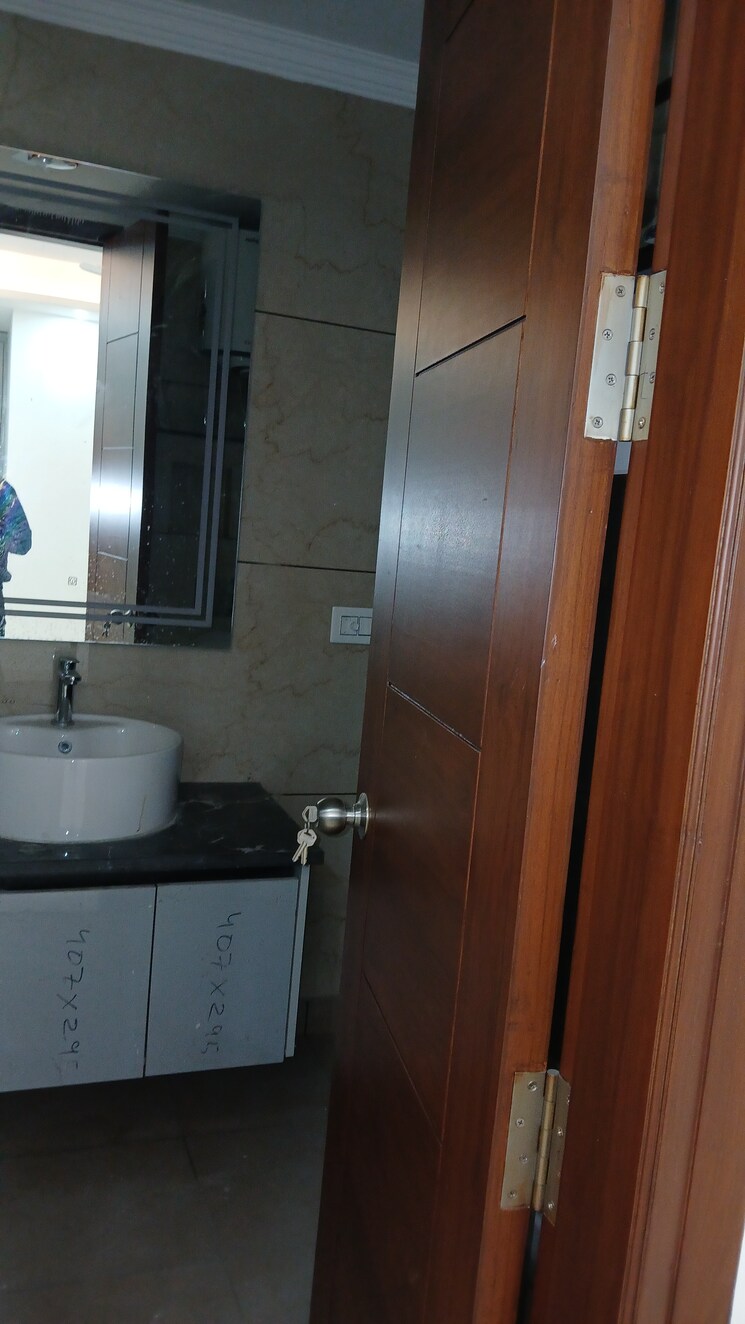 Bathroom, jasola 4 Bedroom 2700 Sq.Ft. Apartment In Jasola Delhi 8005282