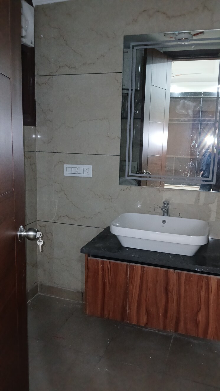 Bathroom, jasola 4 Bedroom 2700 Sq.Ft. Apartment In Jasola Delhi 8005282