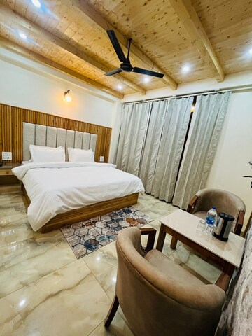 Bedroom in 6+ BHK Villa at Mall Road – for Sale