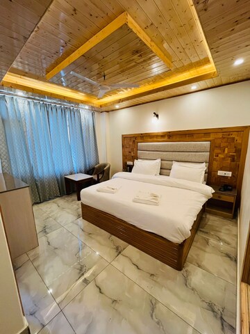 Bedroom in 6+ BHK Villa at Mall Road – for Sale