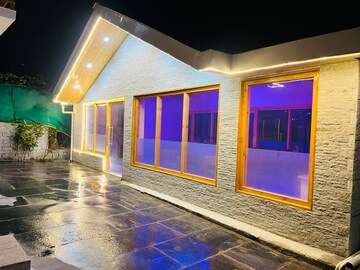 6+ BHK Villa – Exterior View View at Mall Road - for Sale