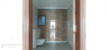 Furnished Amenities in 3 BHK Villa at Tulip Mall, Sector 46 – for Rent