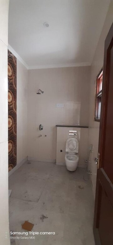 Bathroom in 3 BHK Villa at Tulip Mall, Sector 46 – for Rent