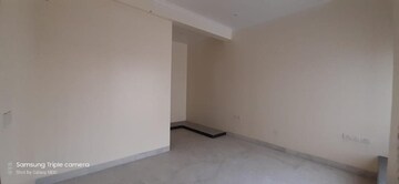 Room in 3 BHK Villa at Tulip Mall, Sector 46 – for Rent