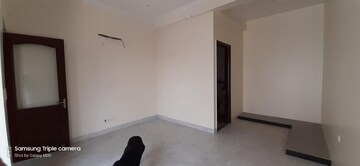 Room in 3 BHK Villa at Tulip Mall, Sector 46 – for Rent