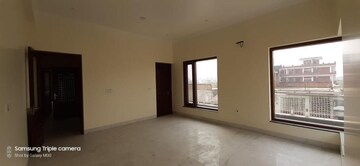 Room in 3 BHK Villa at Tulip Mall, Sector 46 – for Rent