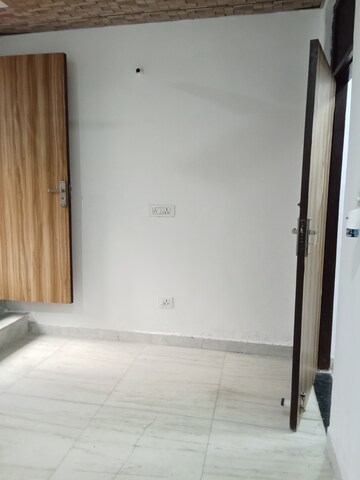 Room in 2 BHK Builder Floor at Safdarjang Enclave – for Rent