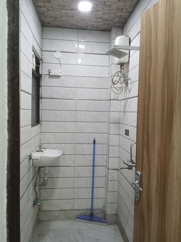 Master Bedroom in 2 BHK Builder Floor at Safdarjang Enclave – for Rent