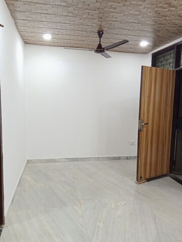 Room in 2 BHK Builder Floor at Safdarjang Enclave – for Rent