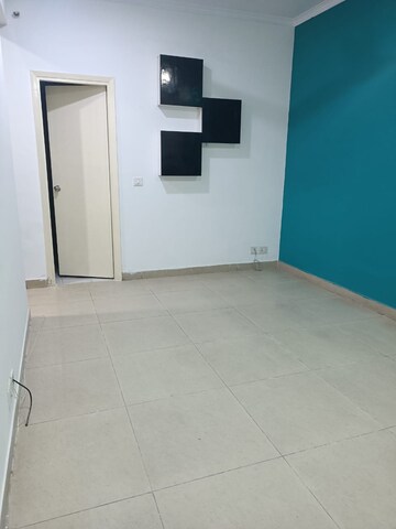 Room in 3 BHK Apartment at Gaur City 2 - 14th Avenue, Sector 16c Greater Noida – for Sale