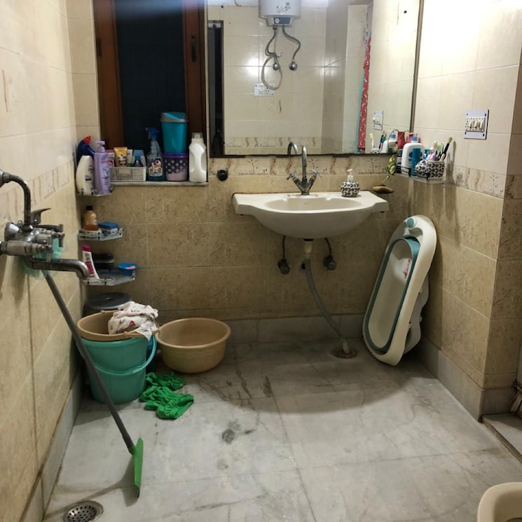 Bathroom, rwa-apartments-sector-19 6+ Bedroom 180 Sq.Yd. Independent House In Sector 19 Noida 8005582
