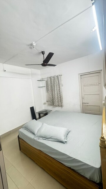 Room in 3 BHK Apartment at HDIL Metropolis Residences, Andheri West – for Rent