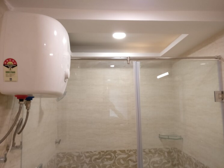 Bathroom, sector 36 6+ Bedroom 300 Sq.Mt. Builder Floor In Sector 36 Noida 8005666