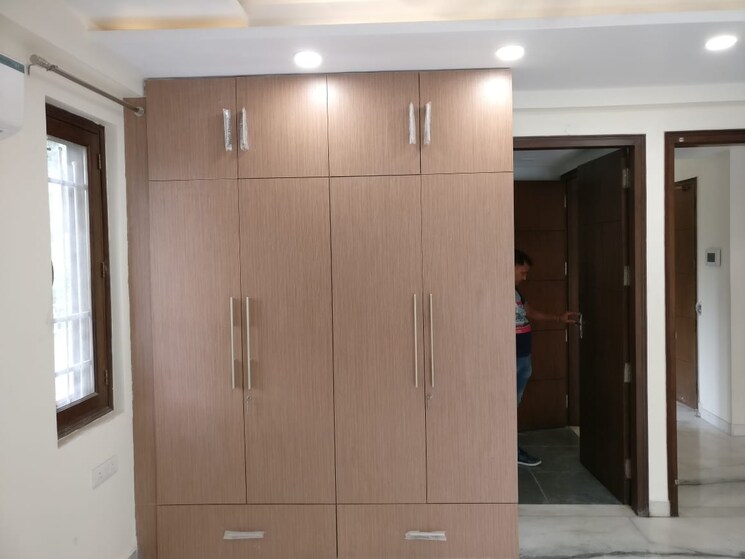 undefined, sector 36 6+ Bedroom 300 Sq.Mt. Builder Floor In Sector 36 Noida 8005666