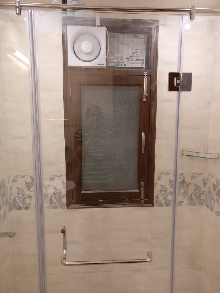 Bathroom, sector 36 6+ Bedroom 300 Sq.Mt. Builder Floor In Sector 36 Noida 8005666