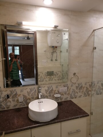Bathroom in 6+ BHK Builder Floor at Sector 36 – for Sale