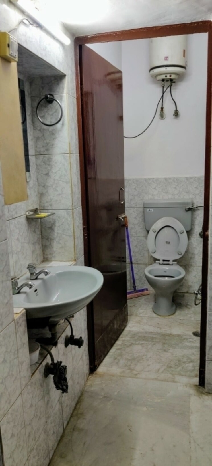 Bathroom, maharani bagh 5 Bedroom 1110 Sq.Yd. Independent House In Maharani Bagh Delhi 8005696