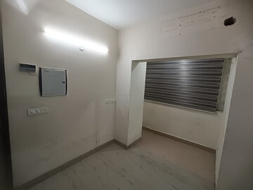 Room in 3 BHK Apartment at Mahagun Moderne, Sector 78 – for Rent