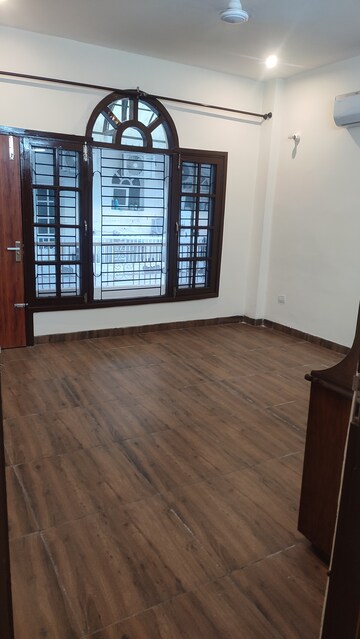 Room in 3 BHK Builder Floor at Sector 74 A – for Rent