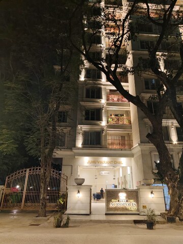 Master Bedroom in 3 BHK Apartment at Bharat Juhu Vistas, Juhu – for Rent