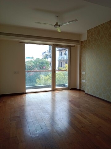 Room in 6+ BHK Independent House at Maharani Bagh – for Rent