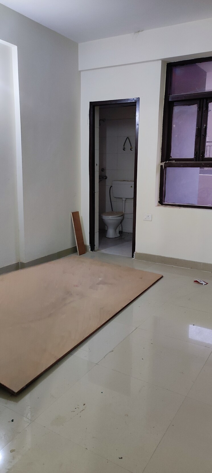 Room, sector 85 3 Bedroom 851 Sq.Ft. Apartment In Sector 85 Faridabad 8005765