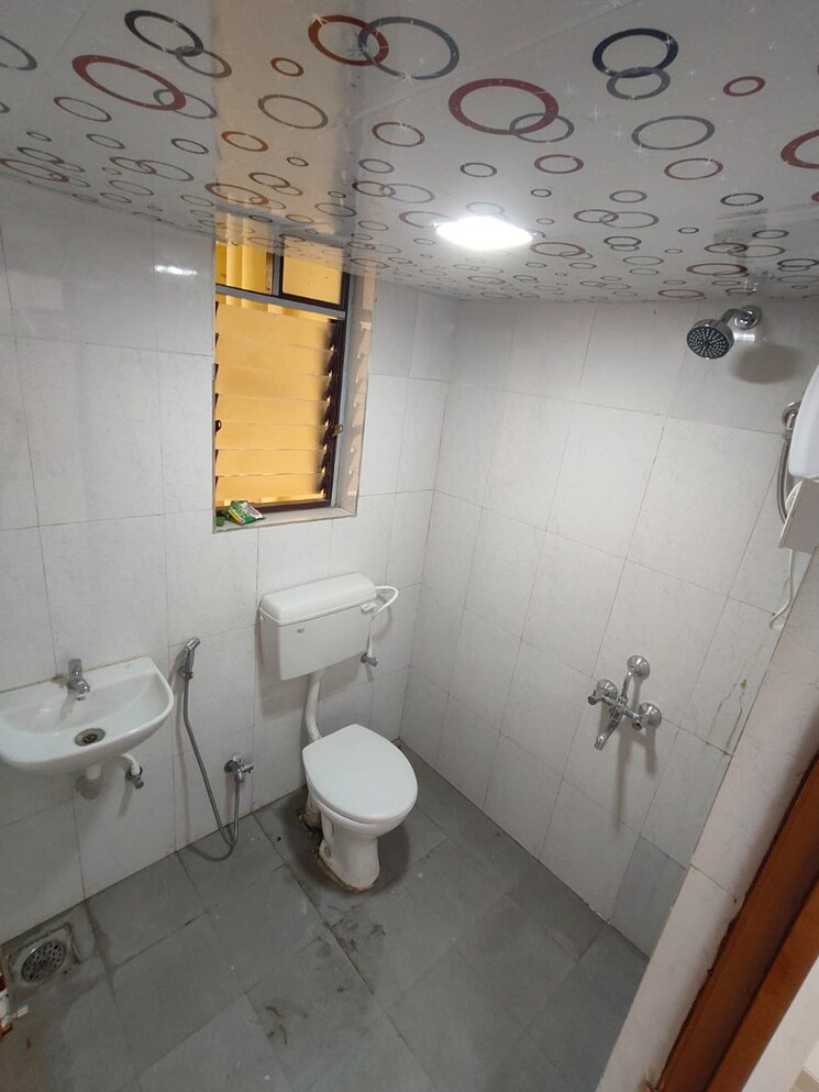 Bathroom, raymond-aashiyana 1 Bedroom 322 Sq.Ft. Apartment In Vartak Nagar Thane 8005899