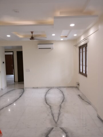 Room in 3 BHK Builder Floor at Sector 16c Greater Noida – for Sale