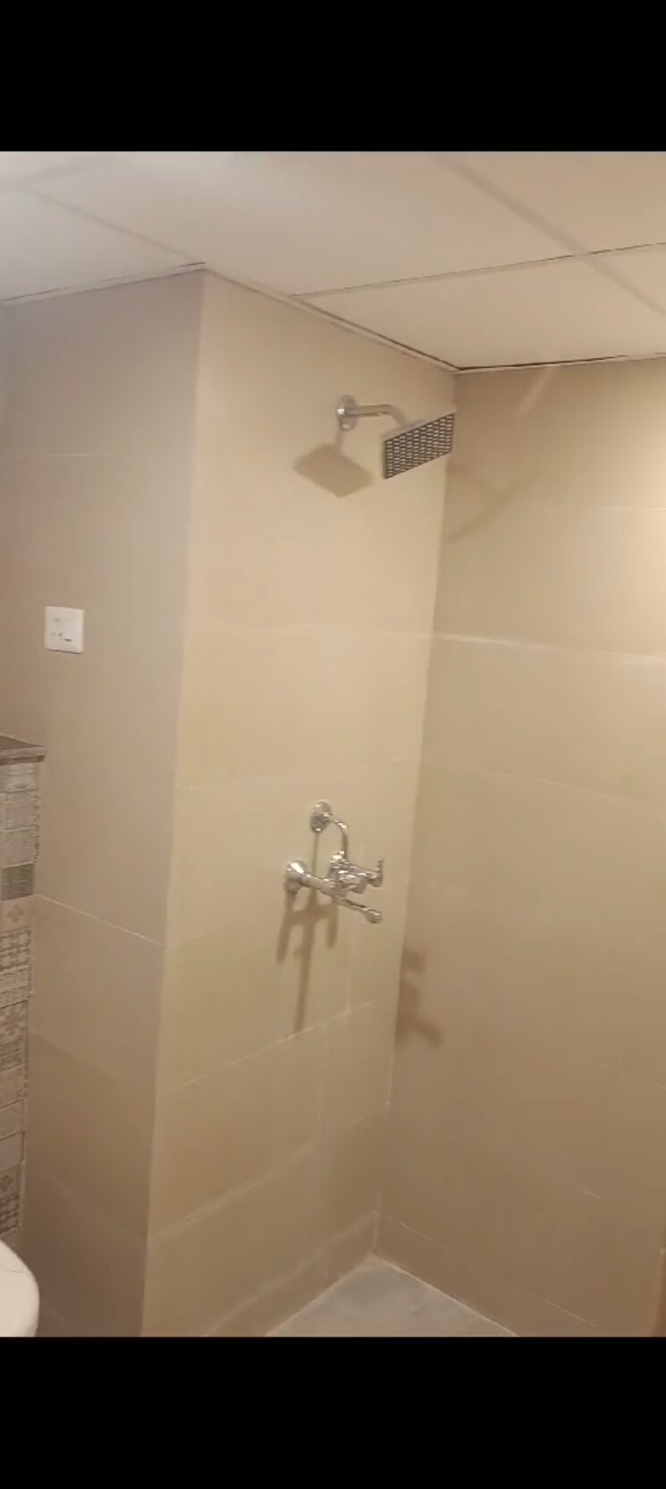 Bathroom, paras-tierea 2 Bedroom 825 Sq.Ft. Apartment In Sector 137 Noida 8006120