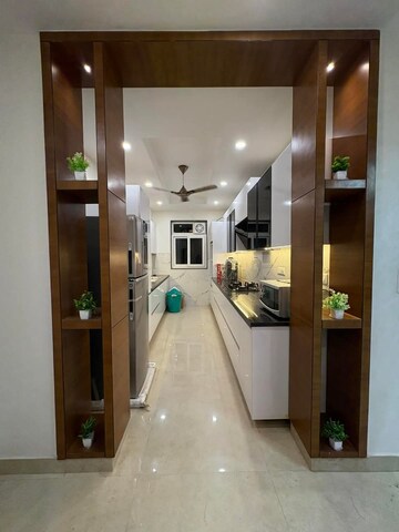Building Lobby in 3 BHK Builder Floor at Ansal Plaza Sector-23, Sector 23 – for Rent