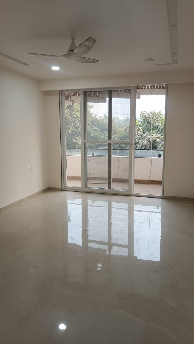 4 BHK + Servant Room Apartment For Sale in Sahara Grace
