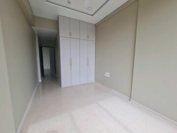 Room in 4 BHK Apartment at Kohinoor Square Altissimo, Dadar West – for Rent