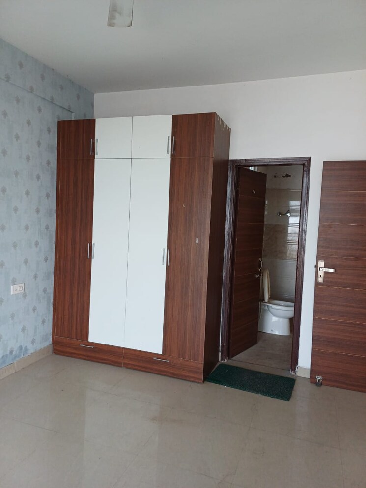 Room, sector 126 3 Bedroom 197 Sq.Yd. Apartment In Sector 126 Mohali 8006439