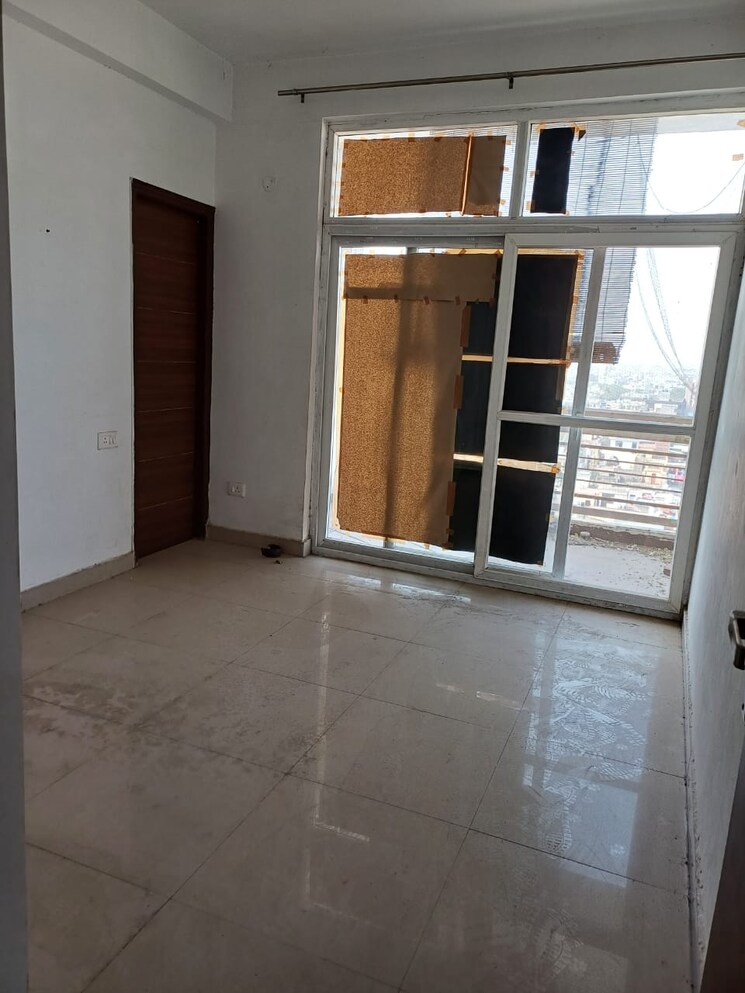 Room, sector 126 3 Bedroom 197 Sq.Yd. Apartment In Sector 126 Mohali 8006439
