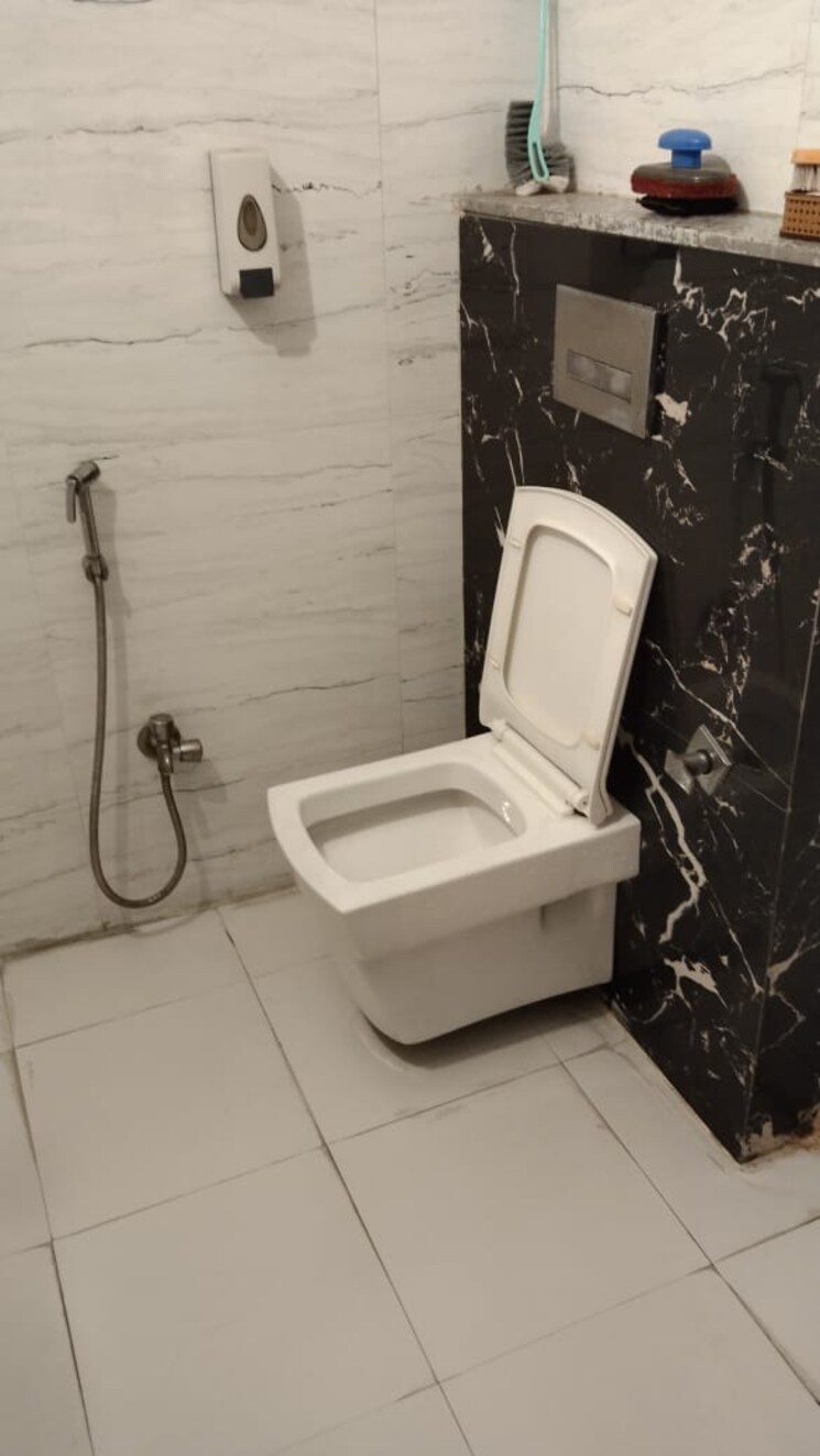 Bathroom, jawahar-nagar-chs 3 Bedroom 125 Sq.Yd. Apartment In Sector 12 Gurgaon 8006471