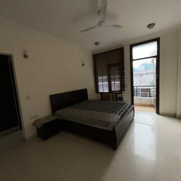 Room in 3 BHK Builder Floor at Ansal Sushant Lok I, Sector 43 – for Rent