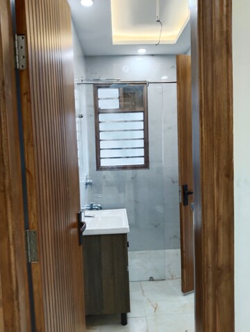 Master Bedroom in 3 BHK Builder Floor at BPTP Parkland, Sector 75 – for Rent