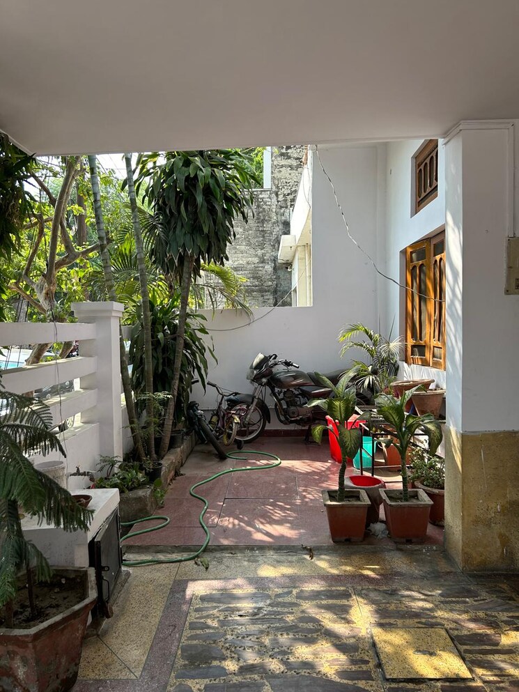 Gym, gomti nagar 5 Bedroom 2000 Sq.Ft. Independent House In Gomti Nagar Lucknow 8006565