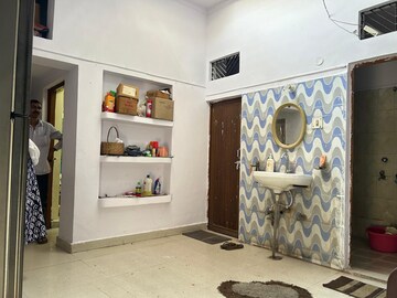 Parking in 5 BHK Independent House at Gomti Nagar – for Sale