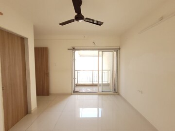 Room in 1 BHK Apartment at Raunak Delight, Owale – for Rent