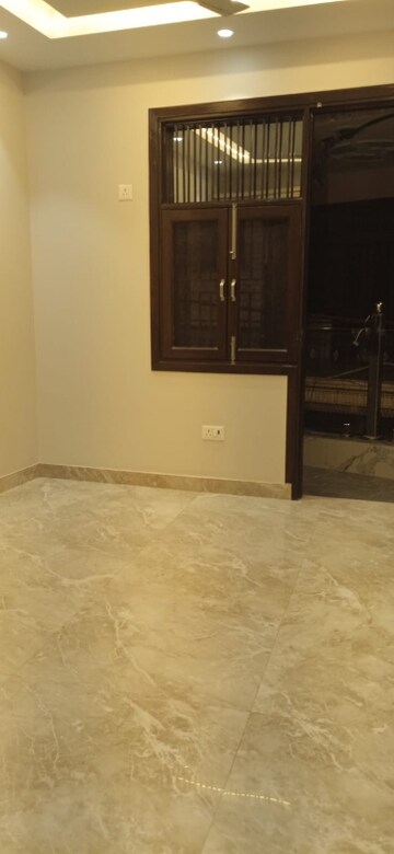 Room in 3 BHK Apartment at Mahavir Enclave 1 – for Sale