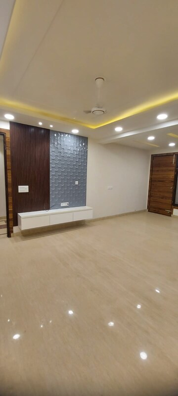 Room in 2 BHK Apartment at Govindpuri – for Sale