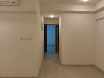 Room in 2 BHK Apartment at Shapoorji Pallonji Vicinia, Powai – for Rent